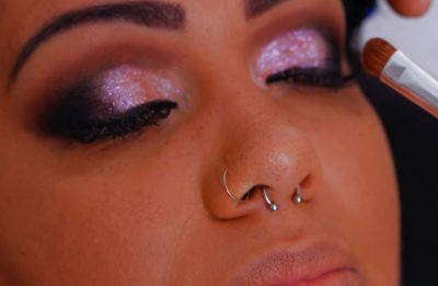 How to Apply Loose Eyeshadow for a Natural Look